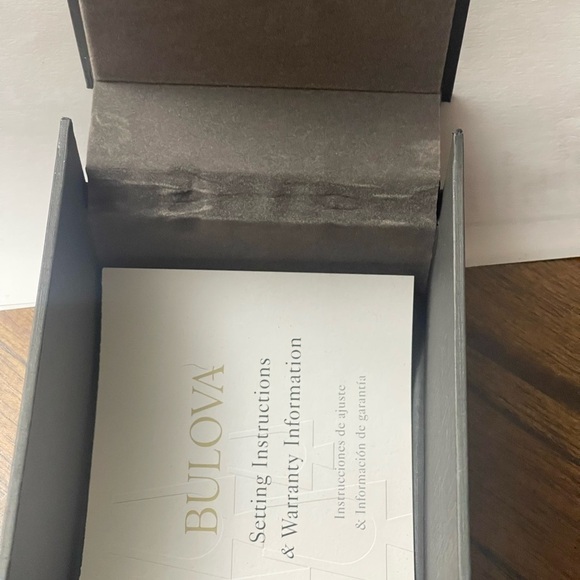 Bulova 96L005 30mm Silver Stainless Steel Case with Silver Stainless Steel. main image 2